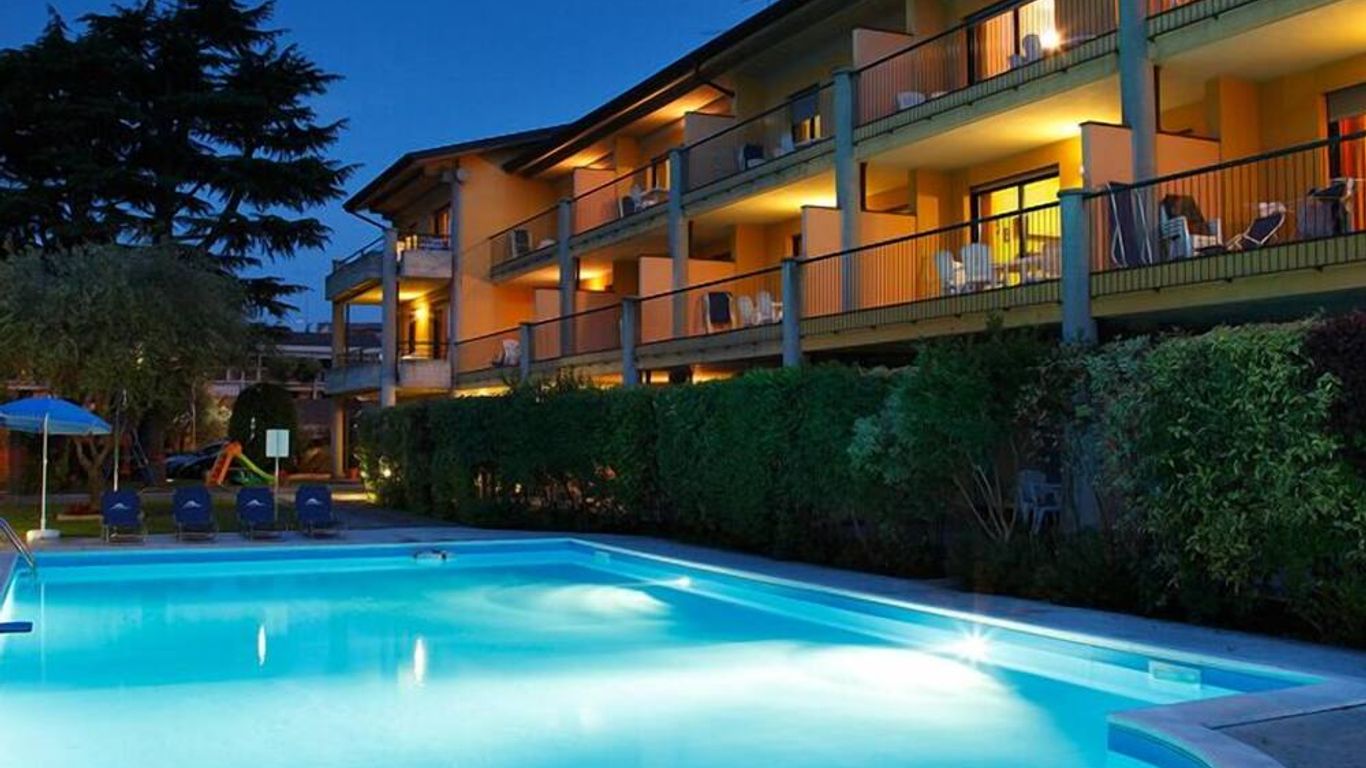 斯比亞加爾多羅公寓式酒店