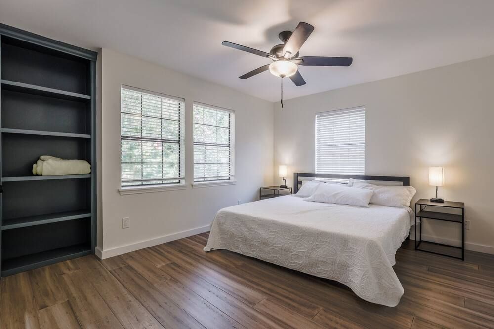 A dream retreat on the lake- The Lakeland House - Corsicana - Bedroom