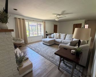 Pet-Friendly 2br Near Byu-I With Fenced Yard - Rexburg - Huiskamer