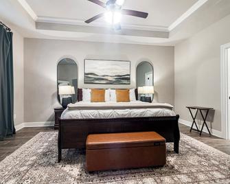 3 Kings Pet-friendly Near Golf & Business Hub - Lake Charles - Bedroom