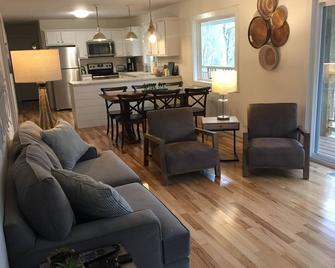 2-Bedroom Bungalow on Triplett Creek – Near Cave Run Lake! - Morehead - Obývací pokoj