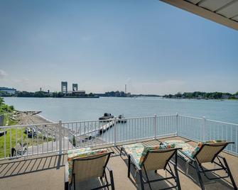 Weymouth Waterfront Getaway w/ Swim Spa & Hot Tub - Weymouth - Balcon
