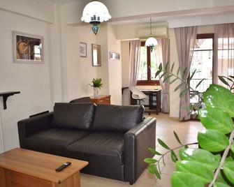 Kripis Studio Thessaloniki - Thessaloniki - Living room