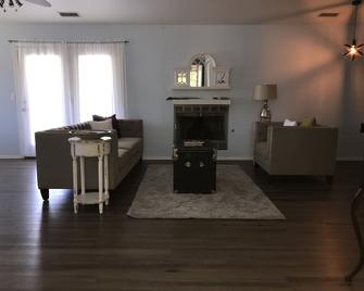 Spacious Family Bungalow - Prescott Valley - Wohnzimmer
