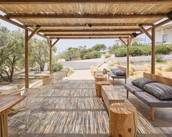 Bonatsa Beach House - Kimolos - Patio