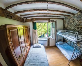 Surf Camp San Sebastian Partyhostel - סן סבסטיאן - חדר שינה