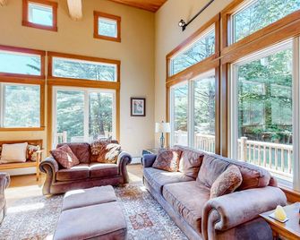 Butte Bliss - Ludlow - Living room