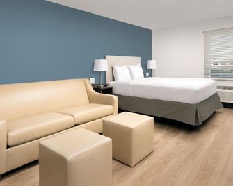 Woodspring Suites Albuquerque East I-40 Tramway - אלבקורקי - חדר שינה