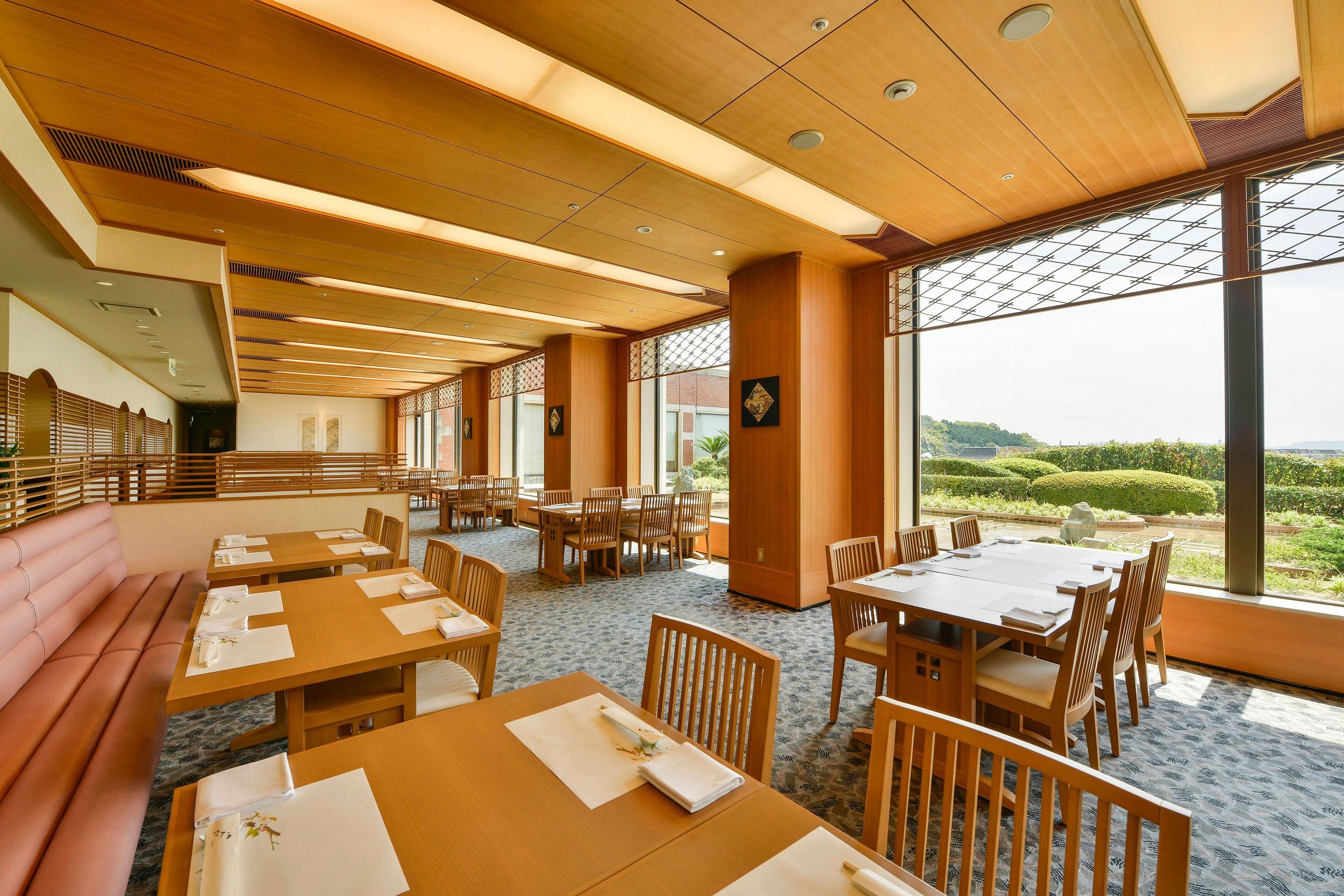 هوتل أوكورا جاي آر هويس تين بوش - ساسيبو - مطعم