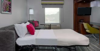Hampton Inn and Suites-Winston-Salem/University Area NC - Winston-Salem - Bedroom