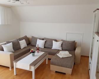 Exclusive 4 room non smoking apartment (100sqm) max. 3 people with beach - Nonnenhorn - Wohnzimmer