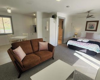 Riesling Trail and Clare Valley Cottages - Clare