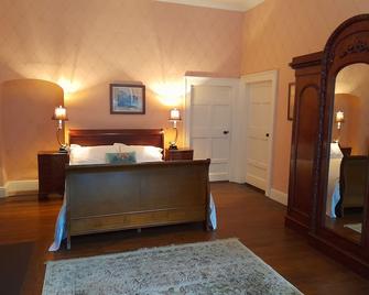 2 Bed Suite With Tea/coffee Making Facilities - Kells - Bedroom