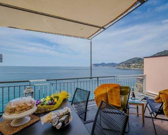 La Lampara Sea View Terrace Apartment with AC - Manarola - Balcony