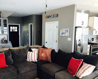 Belle Vie on Portage Lake great for families or groups of friends - Pinckney - Sala de estar