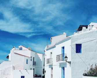 Hostal Apàrtamentos Abril - Nerja