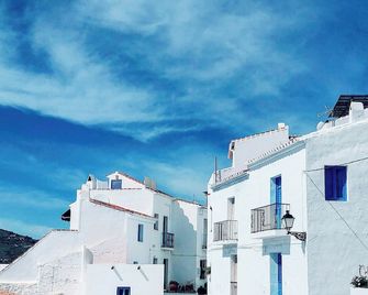 Hostal Apàrtamentos Abril - Nerja