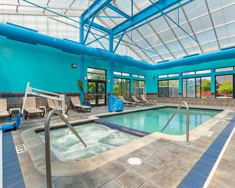 Comfort Suites - Southfield - Bazén