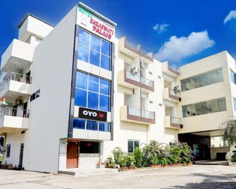Hotel O Saraswati Resort - 哥打 - 建築