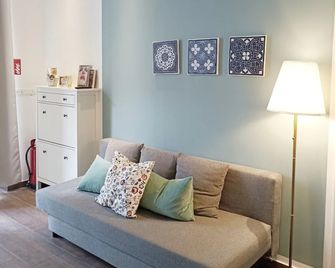 Spacious 3-bedroom Apartment in City Centre - Wina - Ruang tamu