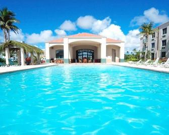 Garden Villa Hotel - טאמונינג - בריכה