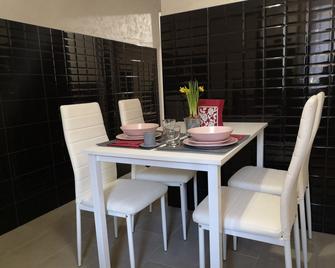 La Casaffittiera Apartments Group - Anzio - Dining room