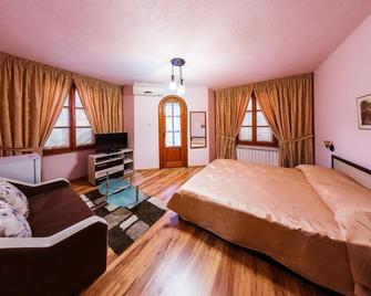Family Hotel Ogi - Asenovgrad - Schlafzimmer