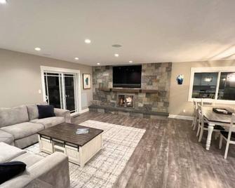 3 Bed/2 Bath 4 miles to Heavenly Ski Resort Lake Tahoe - Zephyr Cove - Sala de estar