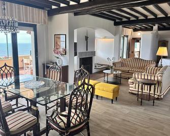 Piccadilly Penthouse with Jacuzzi - Lido di Camaiore - Comedor