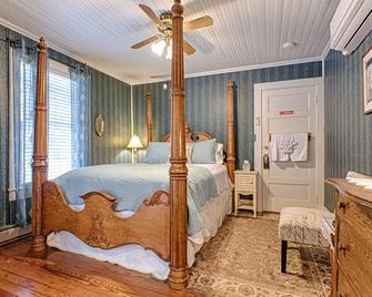 Broad River Inn - Chimney Rock - Bedroom