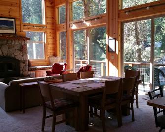 Pinecrestarearentals #21 on the river! - Strawberry (Tuolumne County) - Dining room