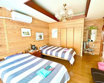 Charming 3-bedroom house with AC and WiFi in serene Okinawa - Yomitan - Quarto