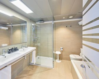 Bg Tonga Tower Design Hotel & Suites - Can Picafort - Baño
