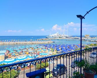 Hotel Terme Marina - Lacco Ameno - Balkon