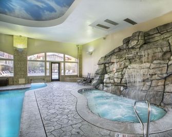 Adventure Hub~Backcountry Ski|Snowmobile|Scuba Diving Villa 3048 - Midway - Piscina