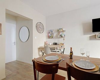 Voyage Appar't – Vacation Rental near Vendée and Puy du Fou - Sèvremoine - Eetruimte
