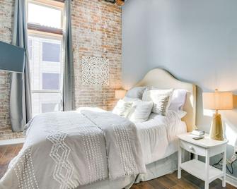 Dtwn Loft in the Heart of Monett Pets Welcome! - Monett - Habitación