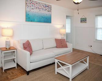 Beachside Bliss, Steps to Beach - Michigan City - Living room