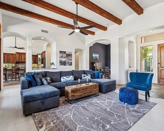 Scottsdale - 14586 E Wethersfield Rd - Fountain Hills - Living room