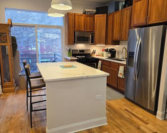 Chicago West Town Row House - Chicago - Kitchen