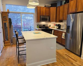 Chicago West Town Row House - Chicago - Kitchen
