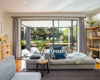 Luxurious Holiday Beach Escape, Canterbury Jetty Pool, Spa, Blairgowrie - Blairgowrie - Living room
