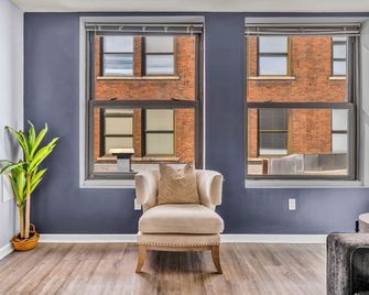 Colorful 2Bed Apt Heart of Downtown Lake Views - Cleveland