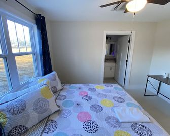 Cozy, Modern Cabin With Private Hot Tub, Sleeps 6, Direct Atv Trail Access! - Hatfield - Bedroom