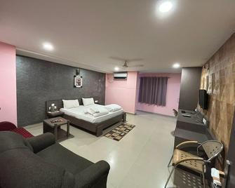 Gardeenia Comfortes Suites - Bengaluru - Bedroom