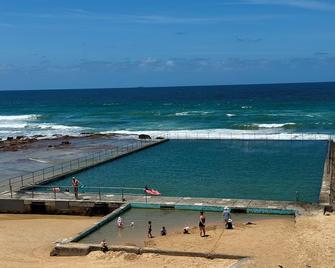 Sandon Point Coastal Cottage - Bulli - Beach