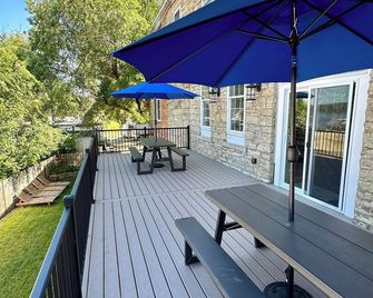 Riverstone Villa #2 - Accessible Family Suite - Bellevue - Balcón