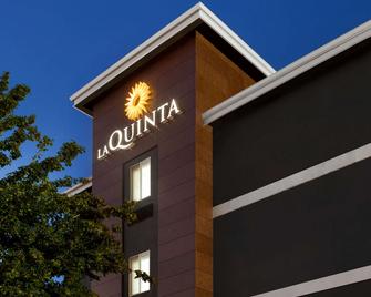 La Quinta Inn & Suites by Wyndham Salem OR - Salem - Bygning