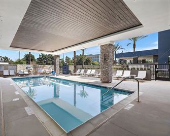 Home2 Suites by Hilton Ontario Airport - Ontario - Havuz