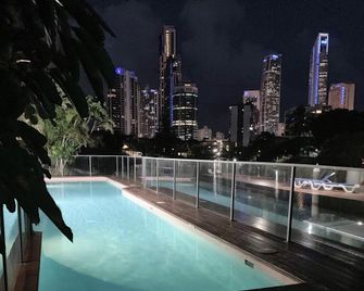 The Emerald Surfers Paradise Apartments - Surfers Paradise - Pool